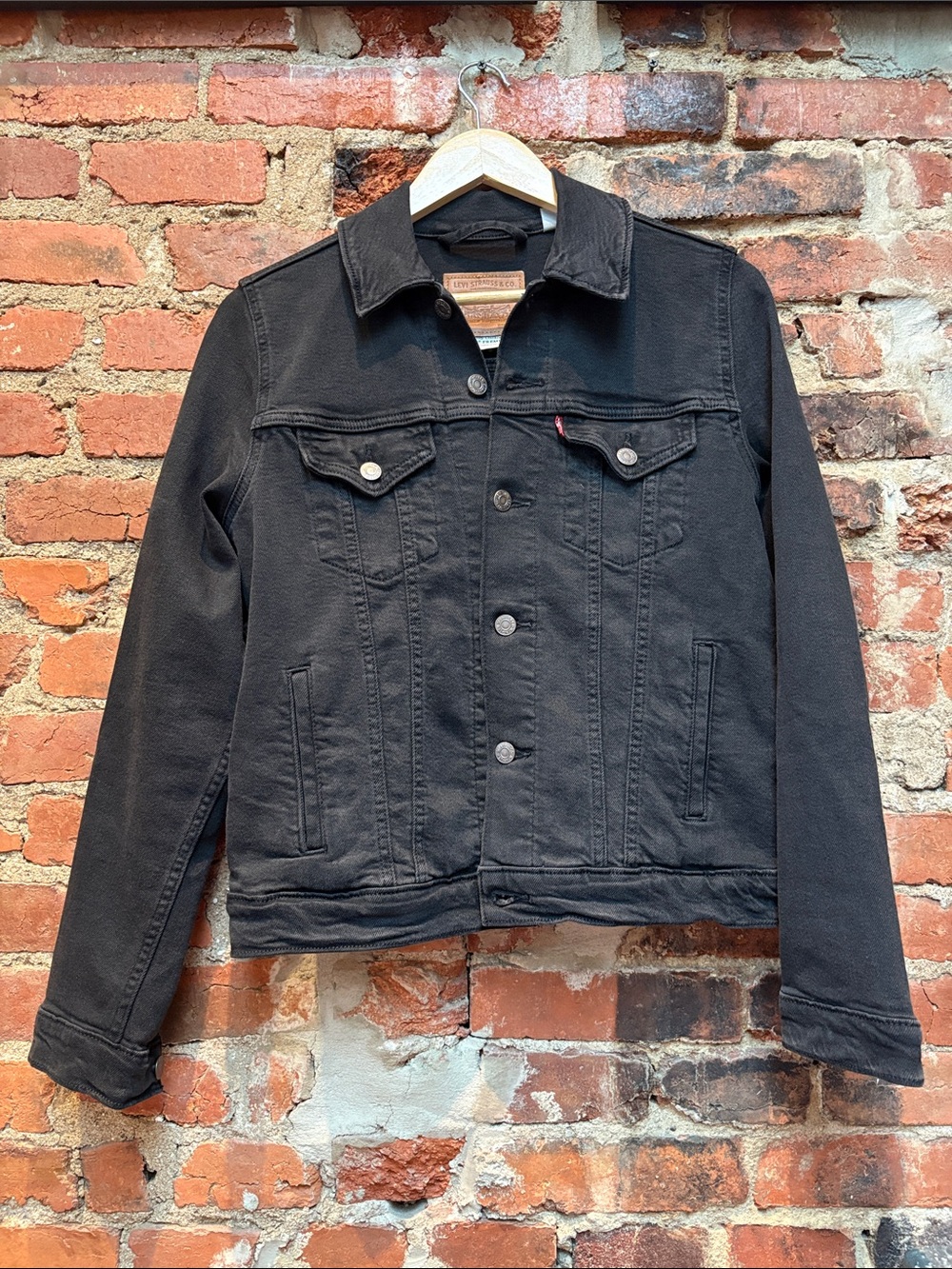 Levi's Women’s Classic Black Denim Jean Jacket in Medium